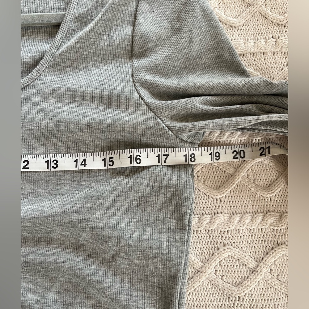 NWT Calvin Klein Gray Long Sleeve, Cropped Top, Slim, women’s size large - Picture 13 of 13